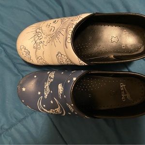 ⭐️2/10 custom Dansko nursing clogs size 39